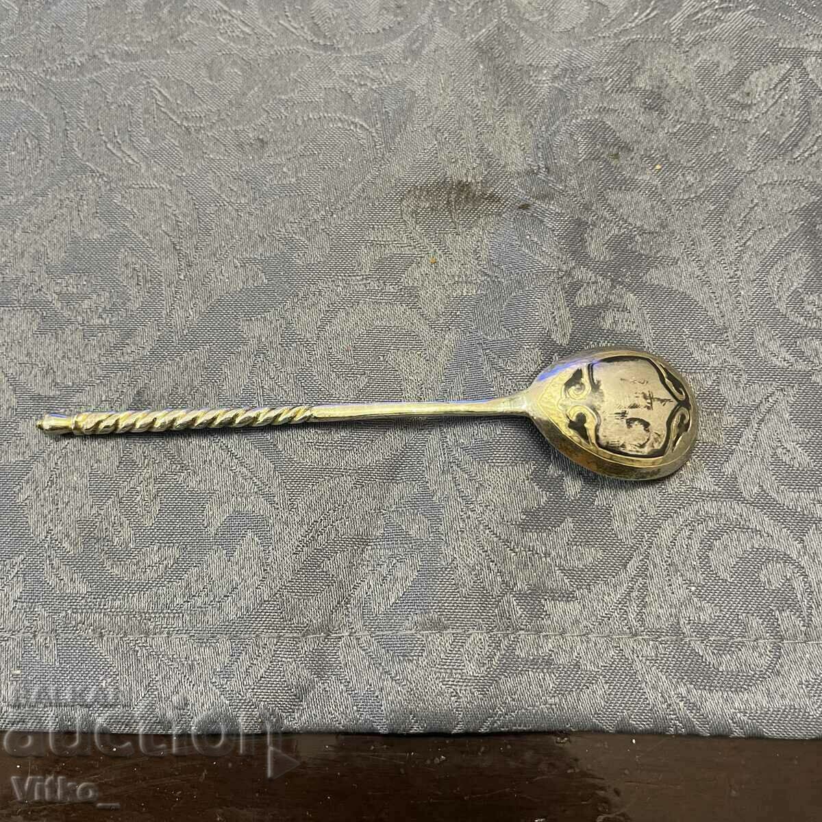 Сребърна лъжичка царска русия , ниело и позлата , маркировки с цена 77.00 лв. | € 39.37 Сребърна лъжичка царска русия , ниело и позлата , маркировки с цена 77.00 лв. | € 39.37