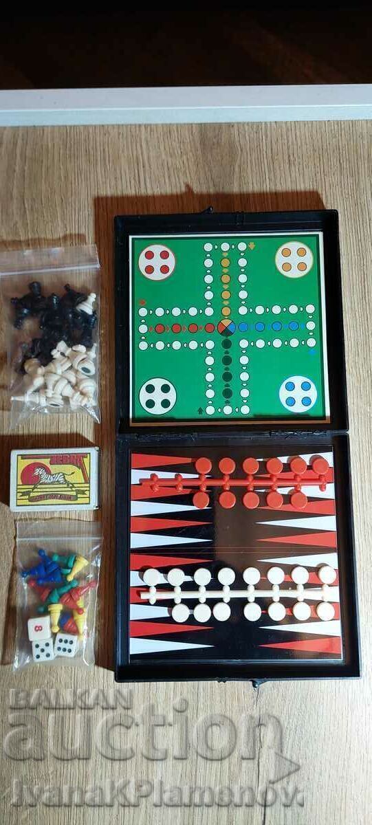 Auction  Chess and other magnetic games