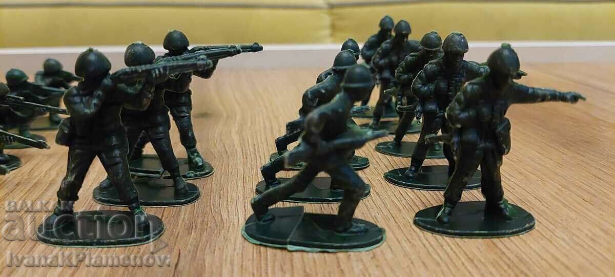 Доставка на Фигурки за колекционери 18 броя
