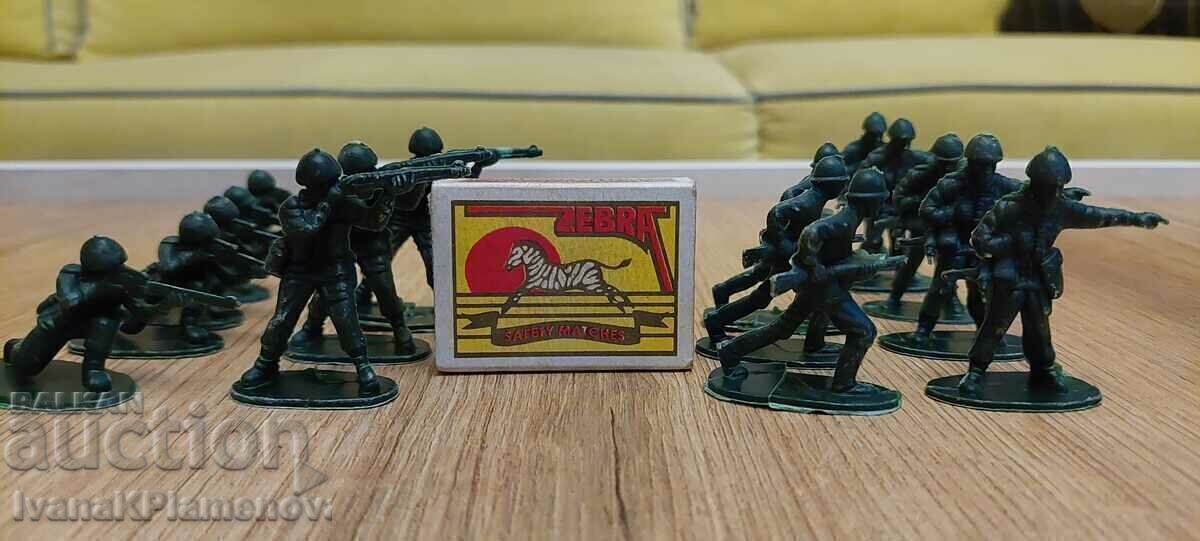 Фигурки за колекционери 18 броя - 6