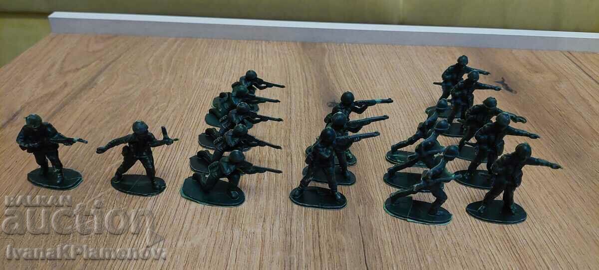 Figurine pentru colecționari 18 piese Figurine pentru colecționari 18 piese