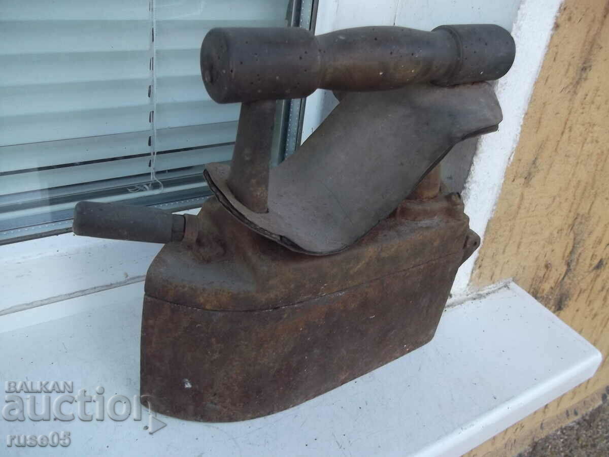 Παλιό κάρβουνο με καμινάδα με τιμή 170.00 BGN | € 86.92 Παλιό κάρβουνο με καμινάδα με τιμή 170.00 BGN | € 86.92