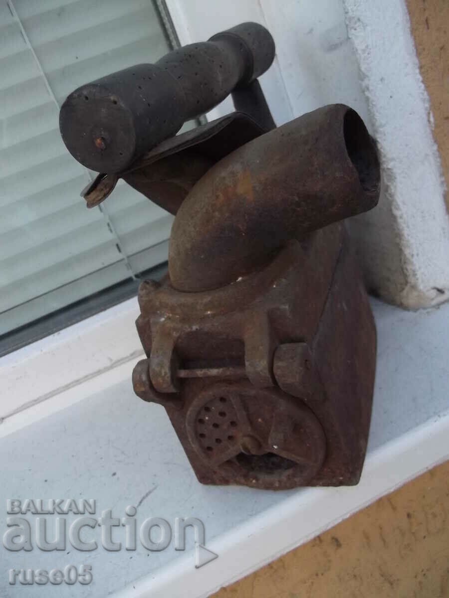 Παράδοση Παλιό κάρβουνο με καμινάδα Παράδοση Παλιό κάρβουνο με καμινάδα