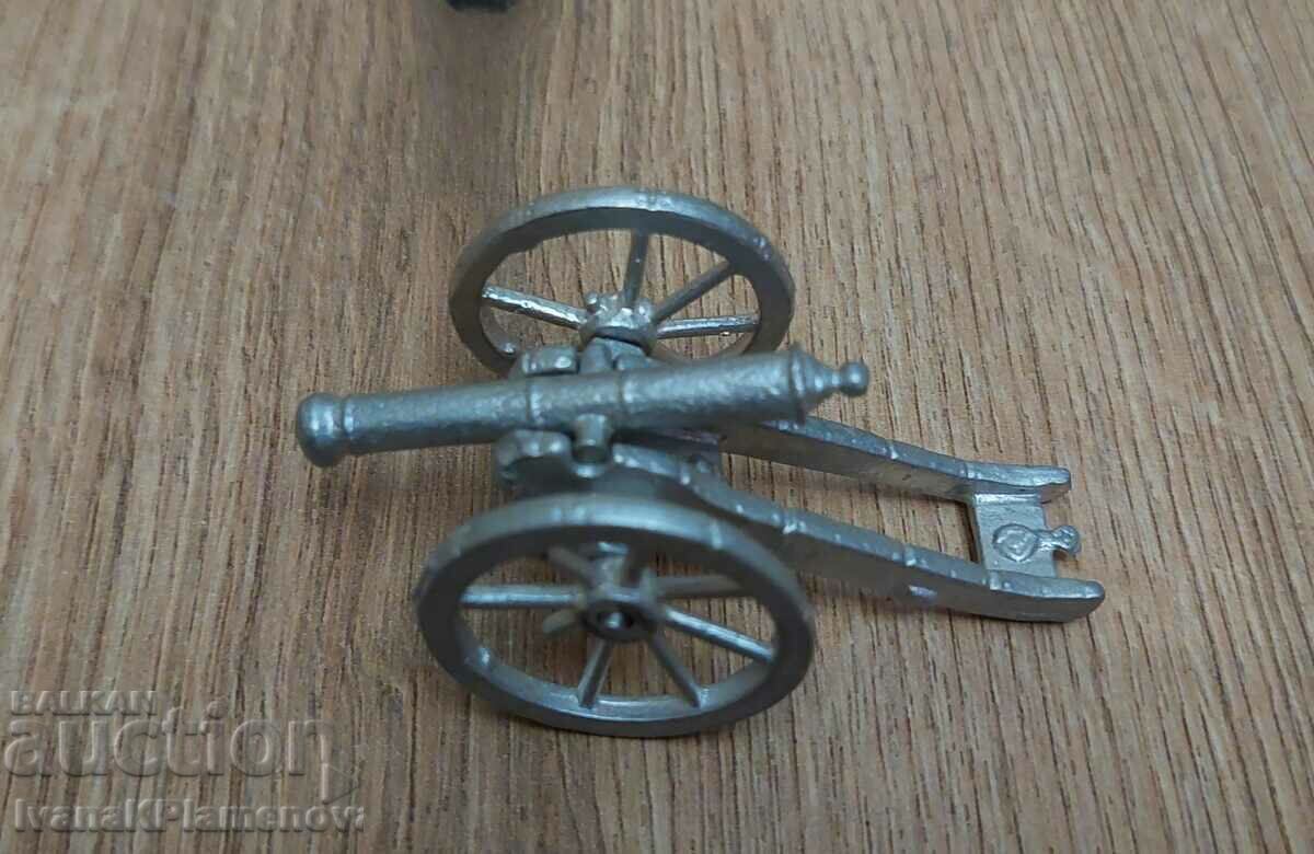 A lead figurine for collectors with price 20.00 BGN | € 10.23 A lead figurine for collectors with price 20.00 BGN | € 10.23