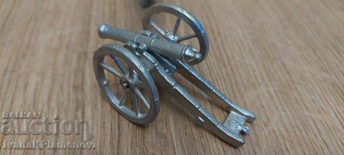 A lead figurine for collectors - 5