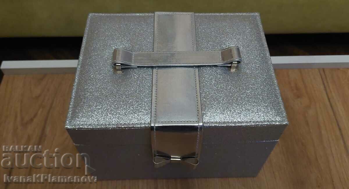 Auction Makeup box Auction Makeup box