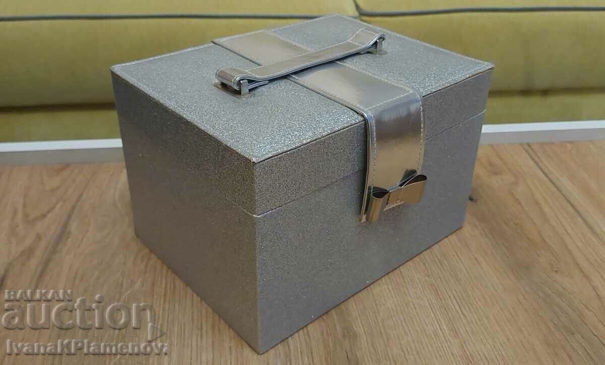 Makeup box Makeup box