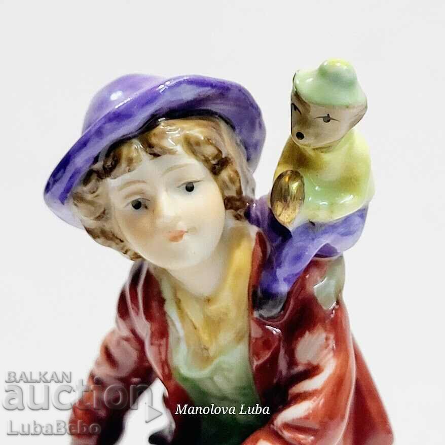 Porcelain figurine street musician with monkey. - 6 Porcelain figurine street musician with monkey. - 6