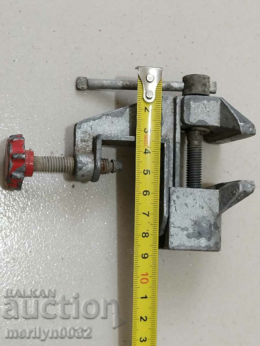 A small vise clamps the anvil tool - 5 A small vise clamps the anvil tool - 5