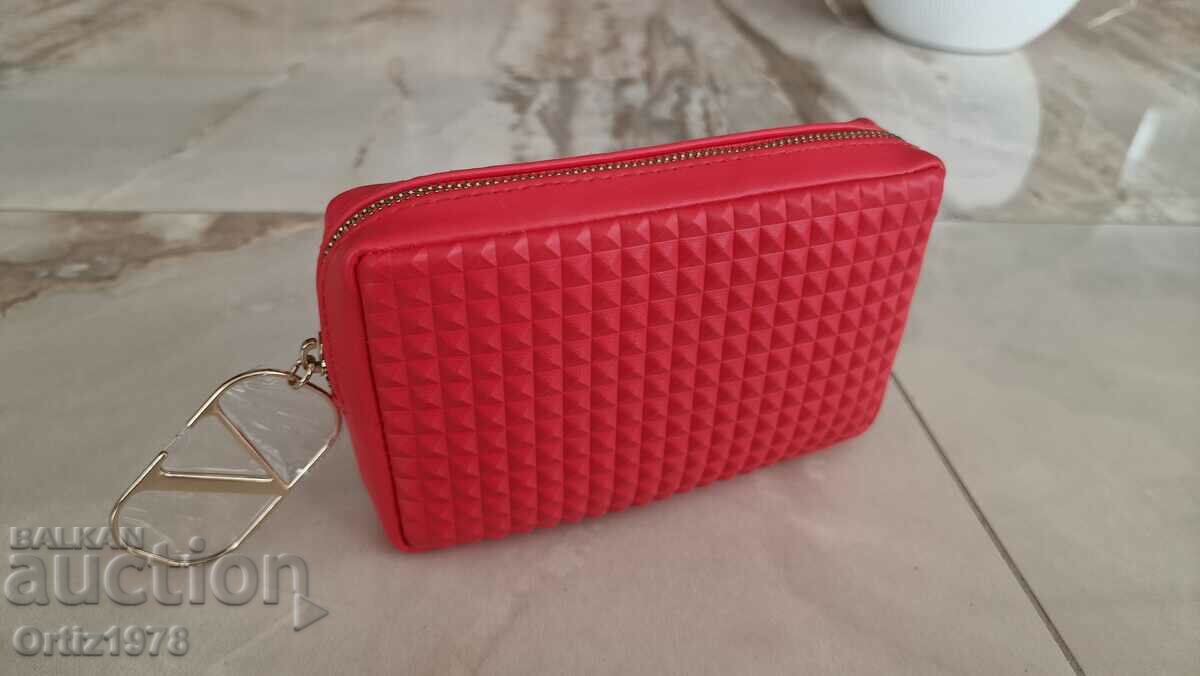 Delivery of Valentino – Original toiletry bag! New! Delivery of Valentino – Original toiletry bag! New!