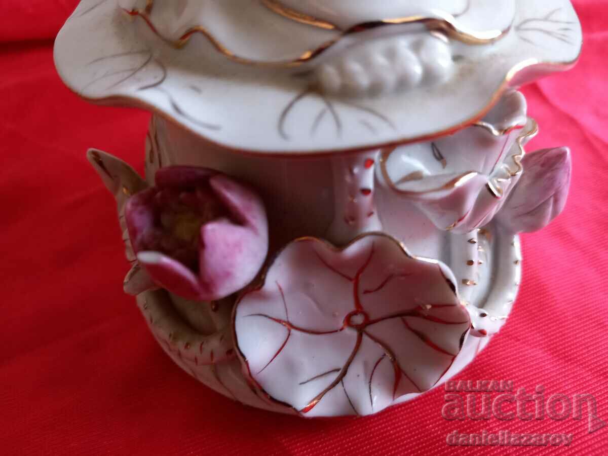 Auction Large Old Porcelain GEISHA Figurine, Marked! Auction Large Old Porcelain GEISHA Figurine, Marked!