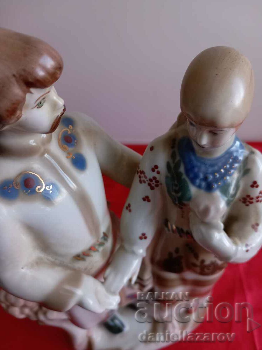 Licitație Figurină Veche Mare din Porțelan RUS, Marcată Licitație Figurină Veche Mare din Porțelan RUS, Marcată