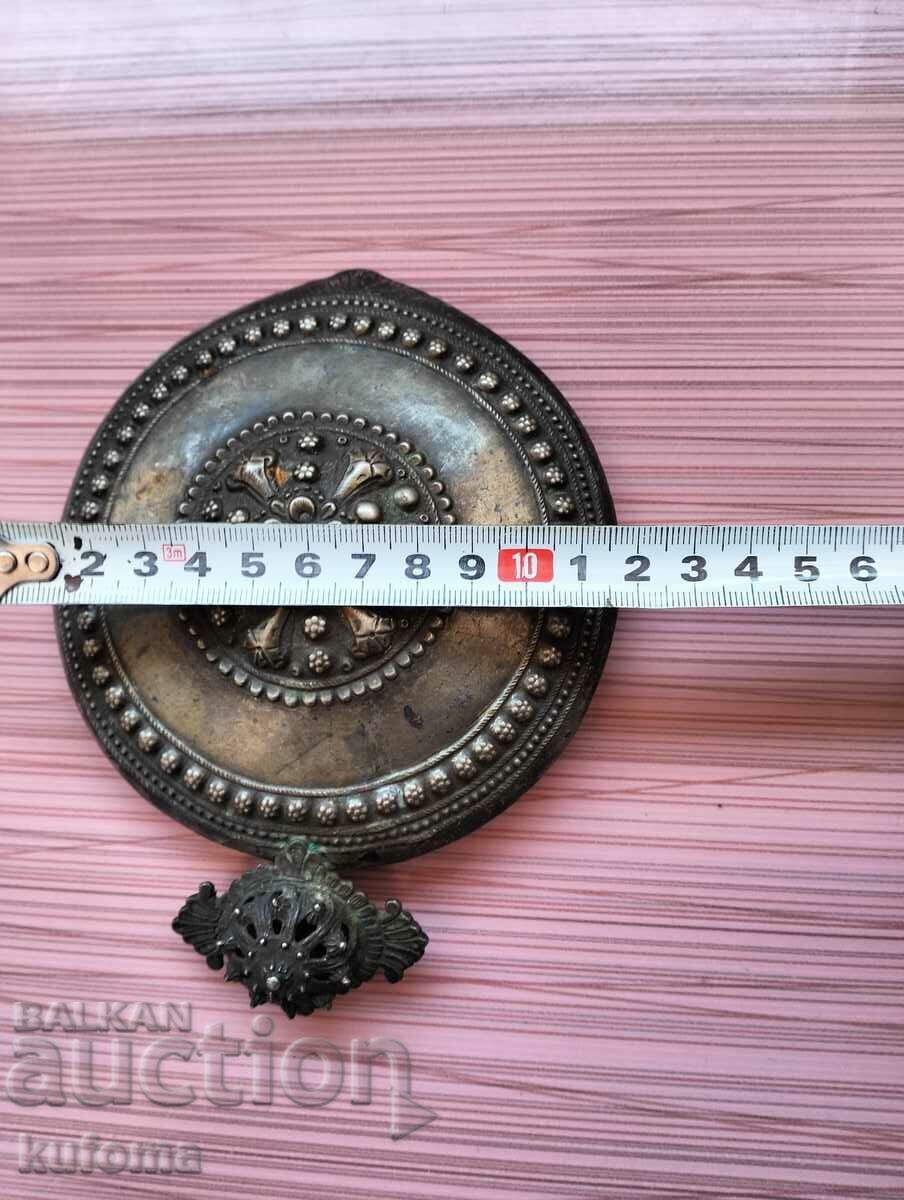 Livrarea Un puf mare argintiu Livrarea Un puf mare argintiu