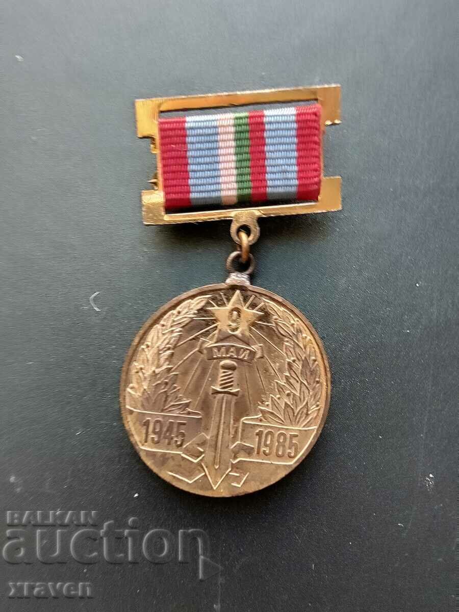 medal 40 years since the end of the Second World War veteran