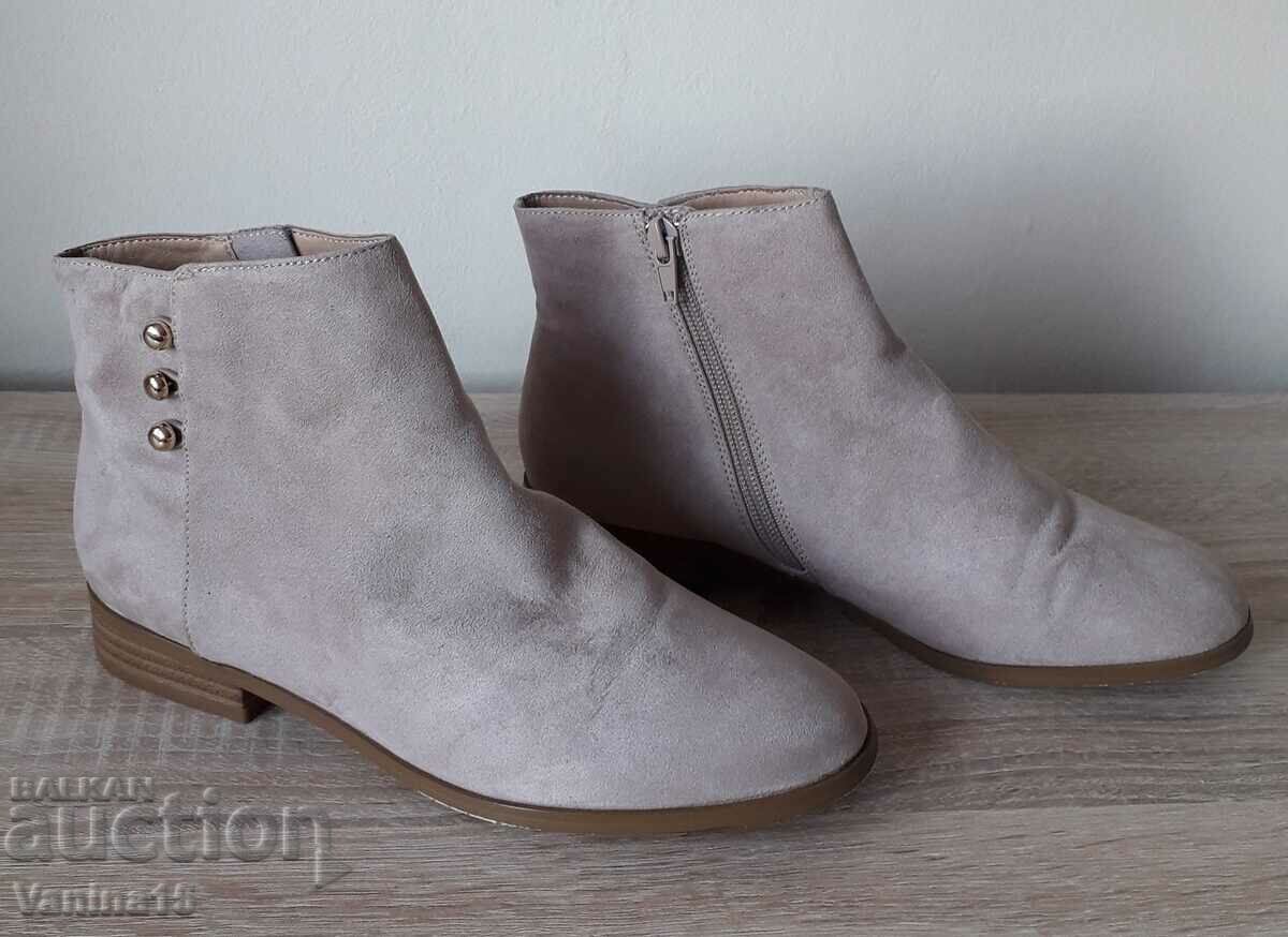 Imported American suede boots, 36 with price 25.00 BGN | € 12.78