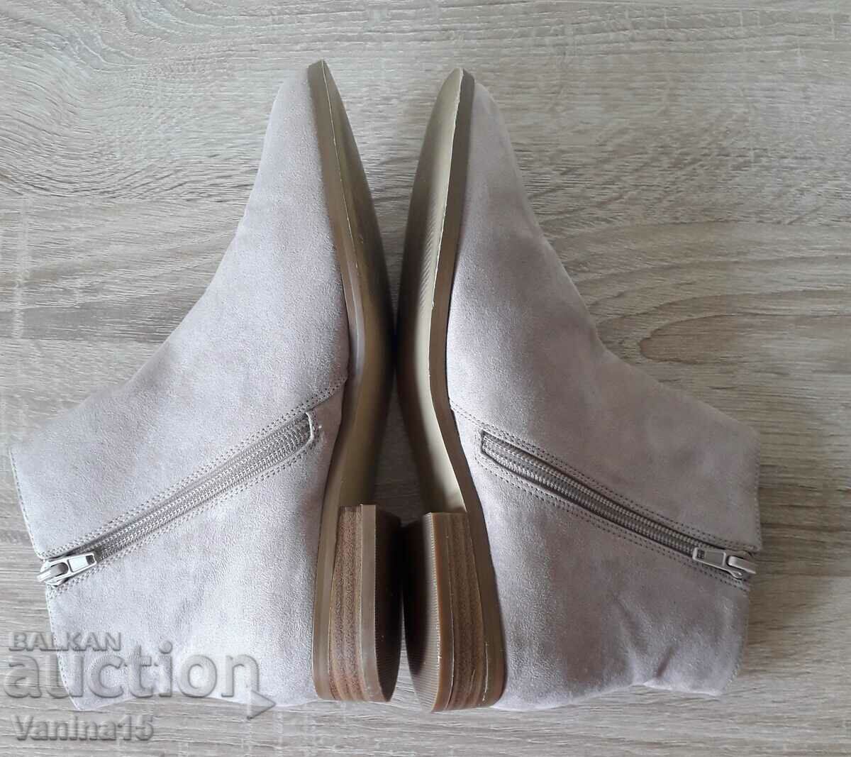 Auction  Imported American suede boots, 36