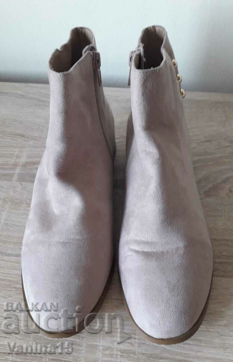 Delivery of Imported American suede boots, 36