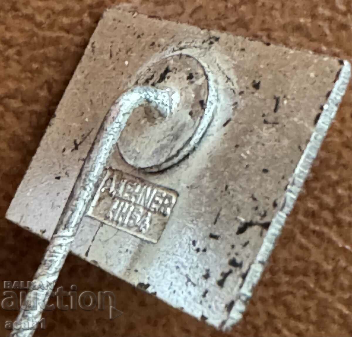 Insigna promoțională Olympus cu preț 5.99 BGN | € 3.06