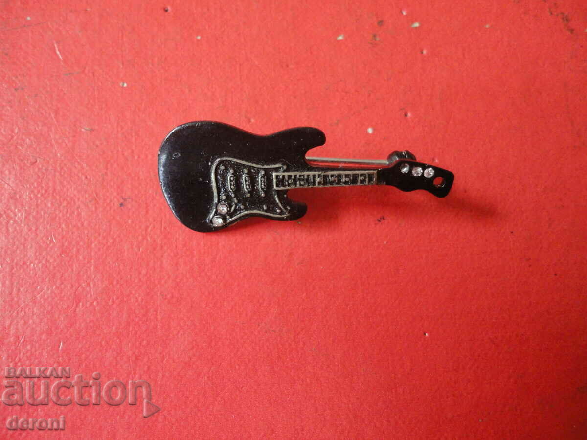 Delivery of Great brooch with guitar stones