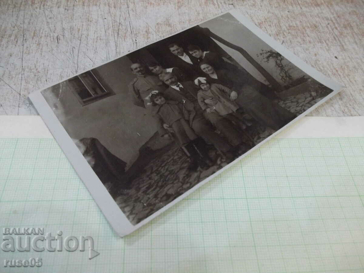 Auction Old photo of the family in front of a house Auction Old photo of the family in front of a house