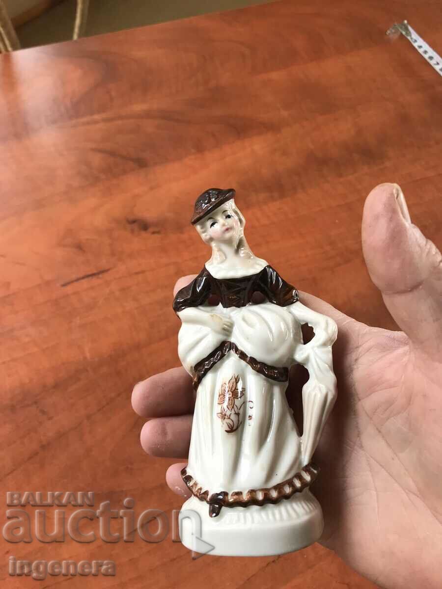 Auction  PORCELAIN FIGURE STATUETTE BEAUTY