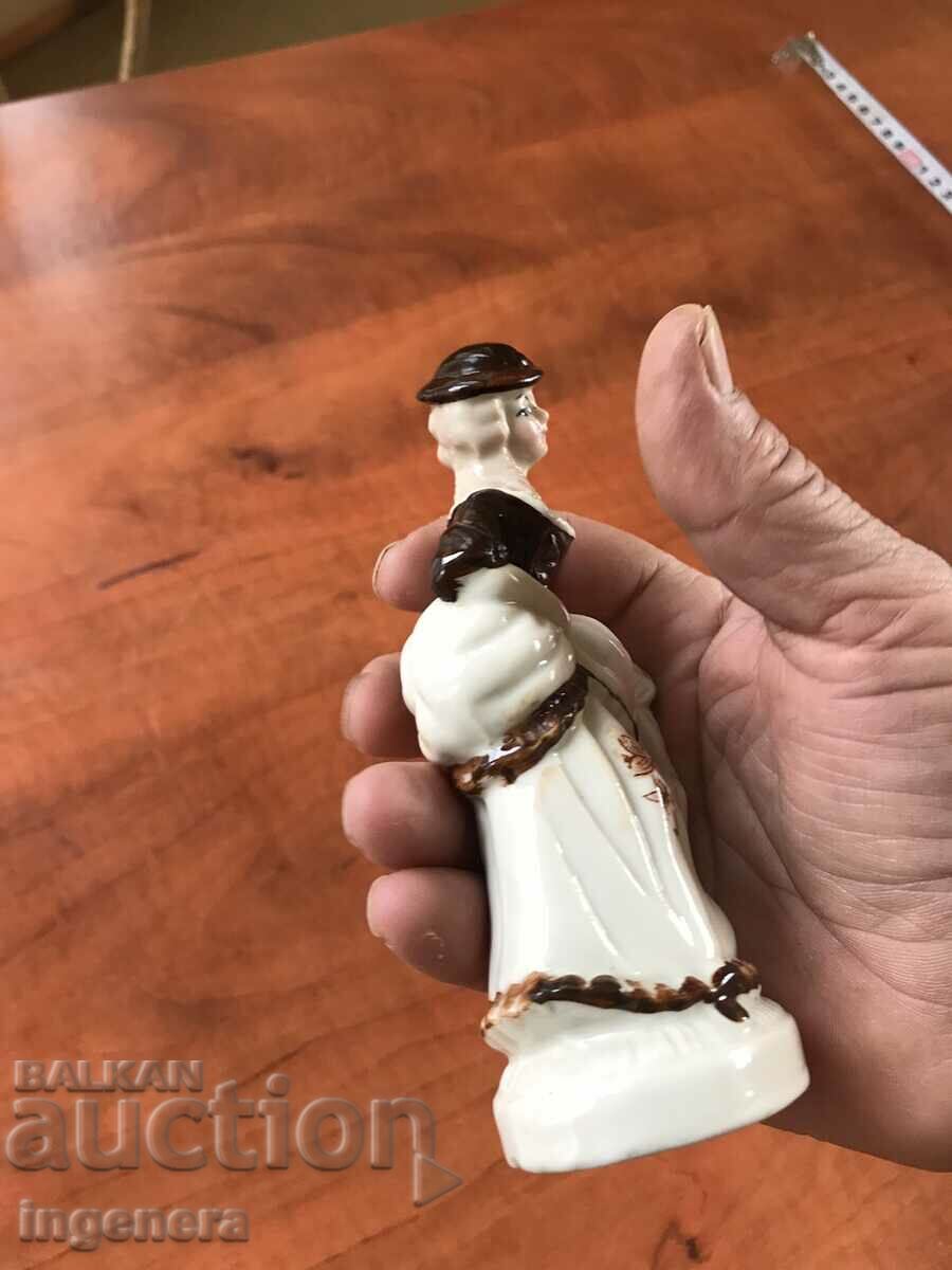 Delivery of PORCELAIN FIGURE STATUETTE BEAUTY