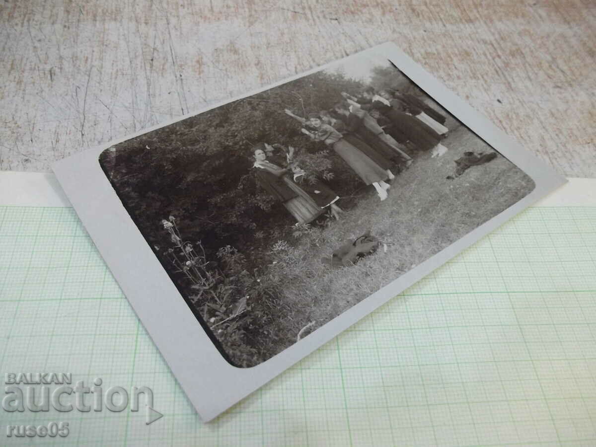 Auction Photo of an old group of pickers Auction Photo of an old group of pickers