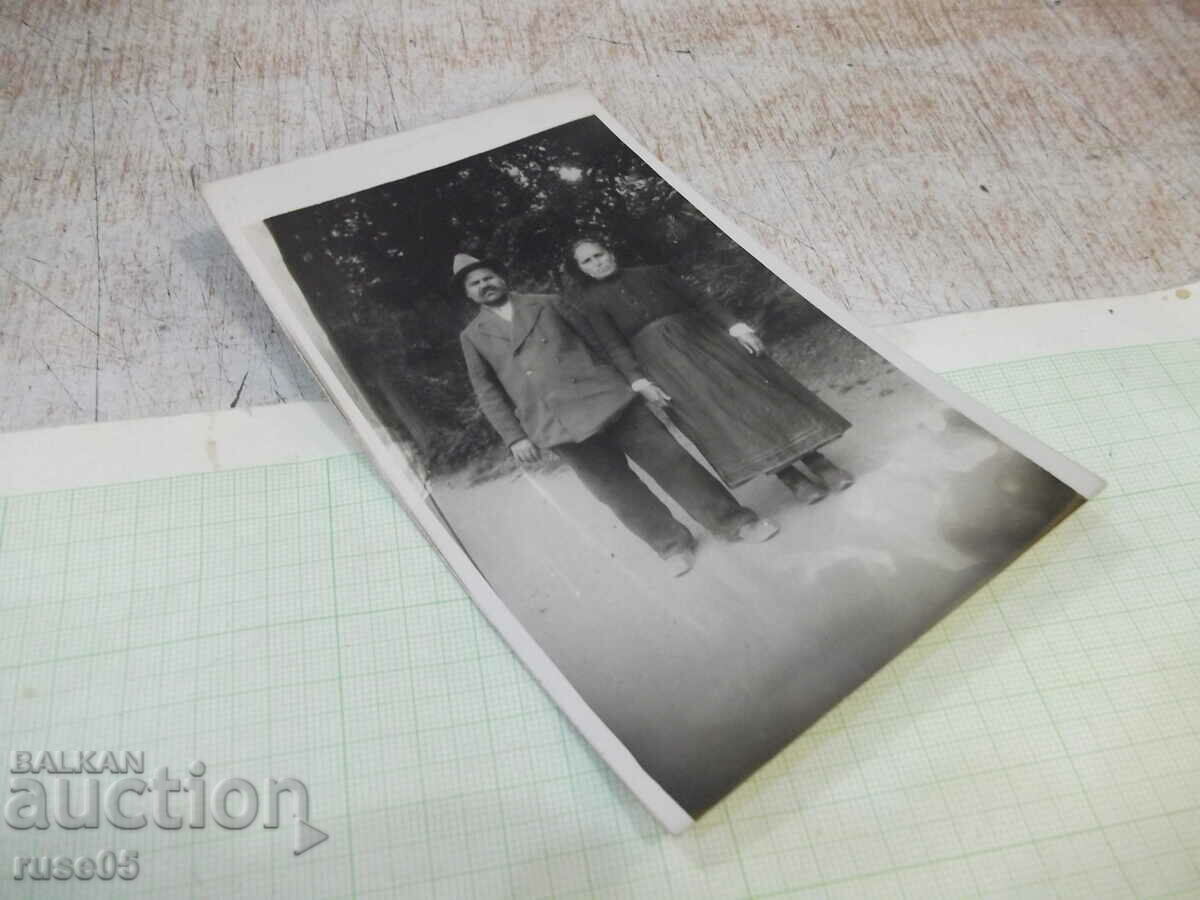 Auction Old photo of a family on the road Auction Old photo of a family on the road