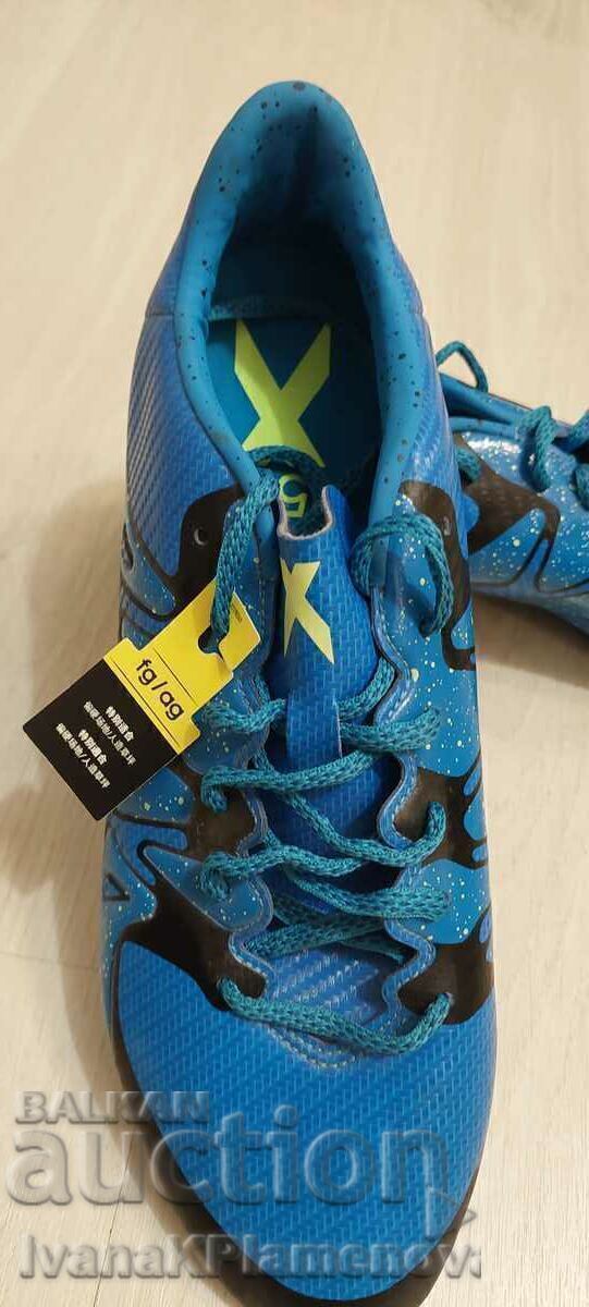 Pantofi sport adidas cu crampoane noi cu preț € 25.00 | 48.90 BGN