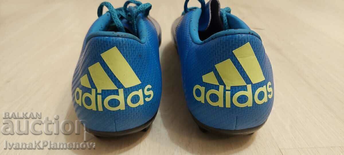 Доставка на Спортни обувки adidas бутони нови