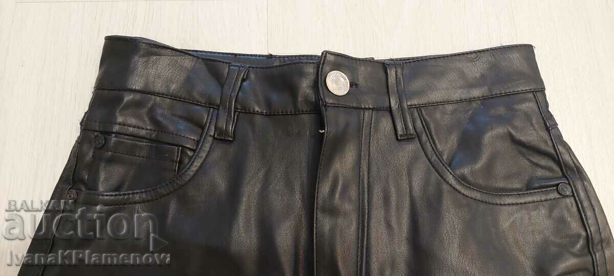 Licitație Pantaloni de dama noi Bershka Licitație Pantaloni de dama noi Bershka