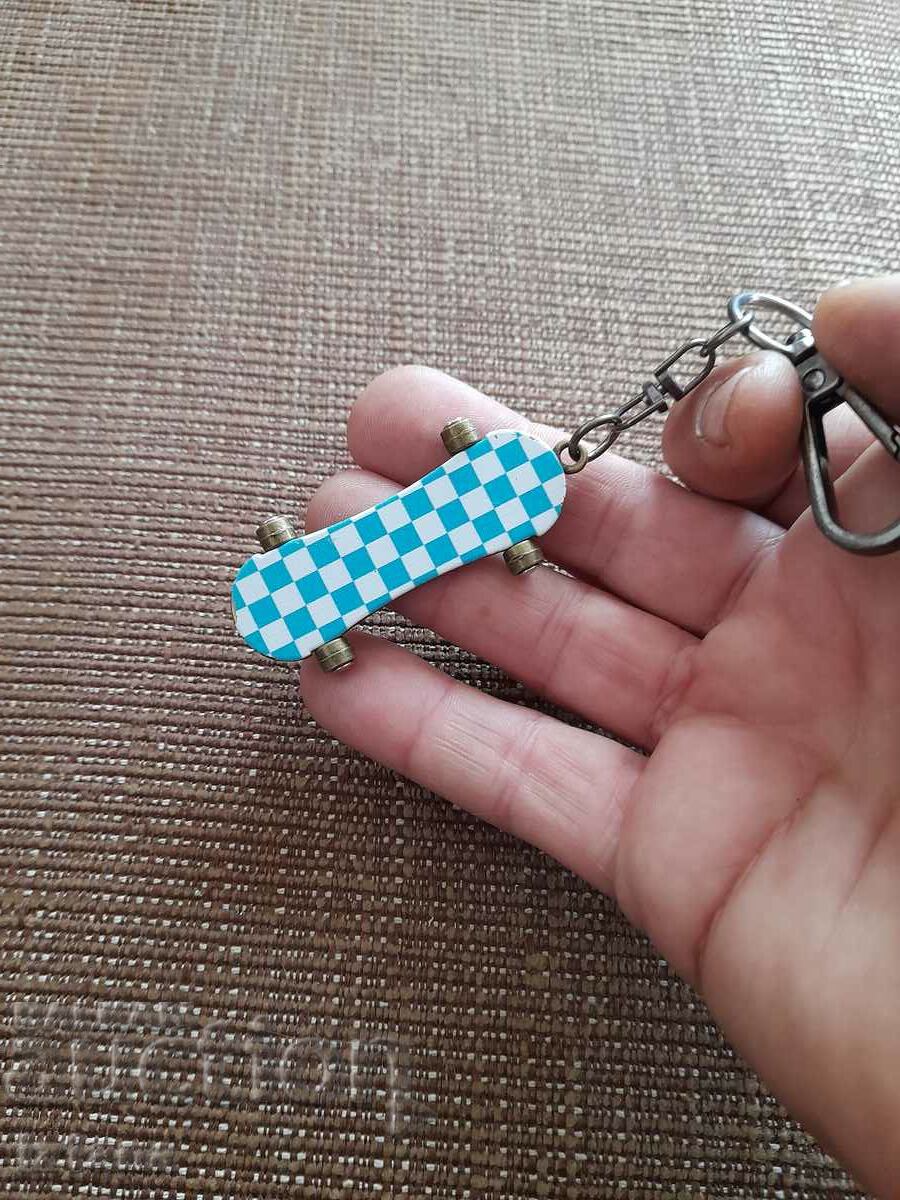Μπρελόκ Skateboard με τιμή 11.00 BGN | € 5.62 Μπρελόκ Skateboard με τιμή 11.00 BGN | € 5.62