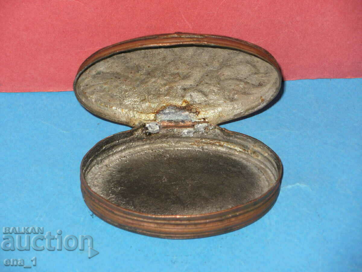 Renaissance small copper box with ornaments - 6 Renaissance small copper box with ornaments - 6