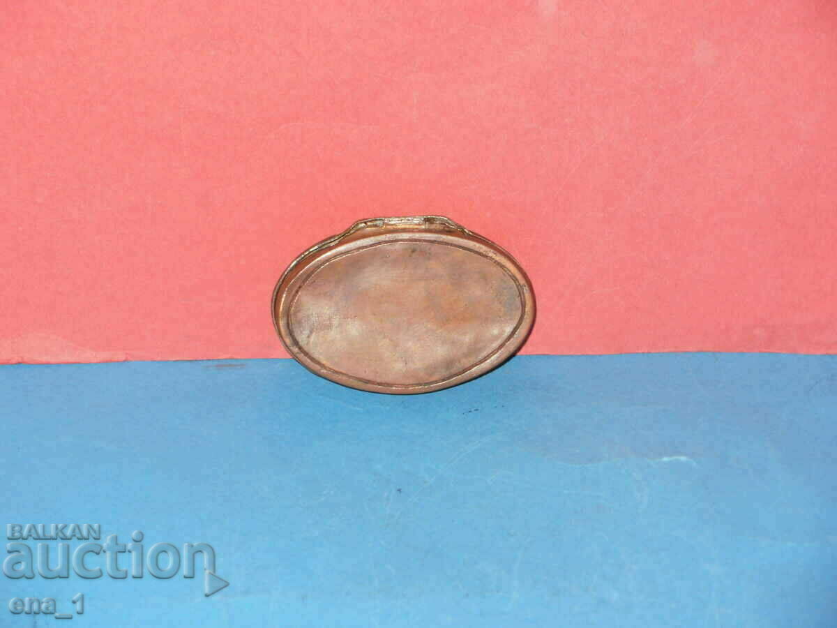 Възрожденска малка медна кутийка с орнаменти - 7 Възрожденска малка медна кутийка с орнаменти - 7