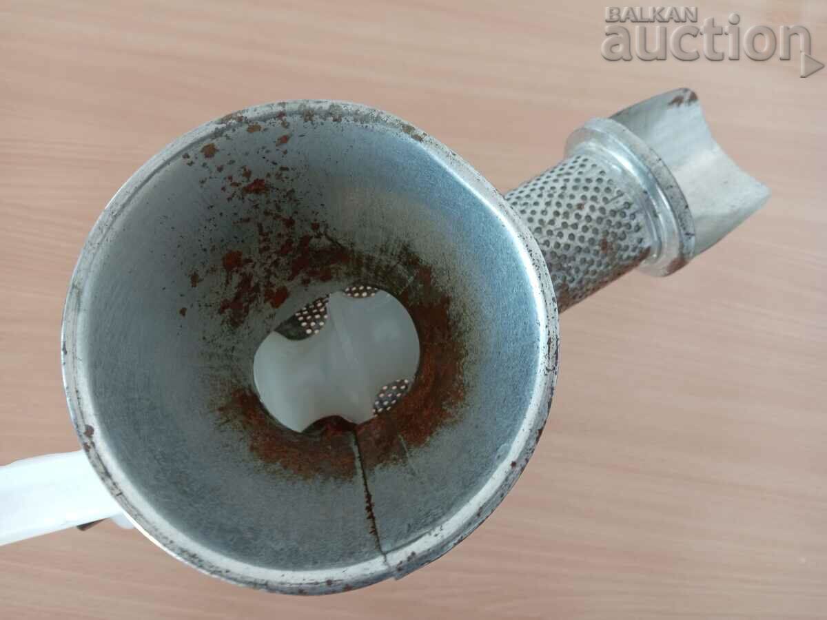 Delivery of Old tomato grinder tomato grinder Delivery of Old tomato grinder tomato grinder