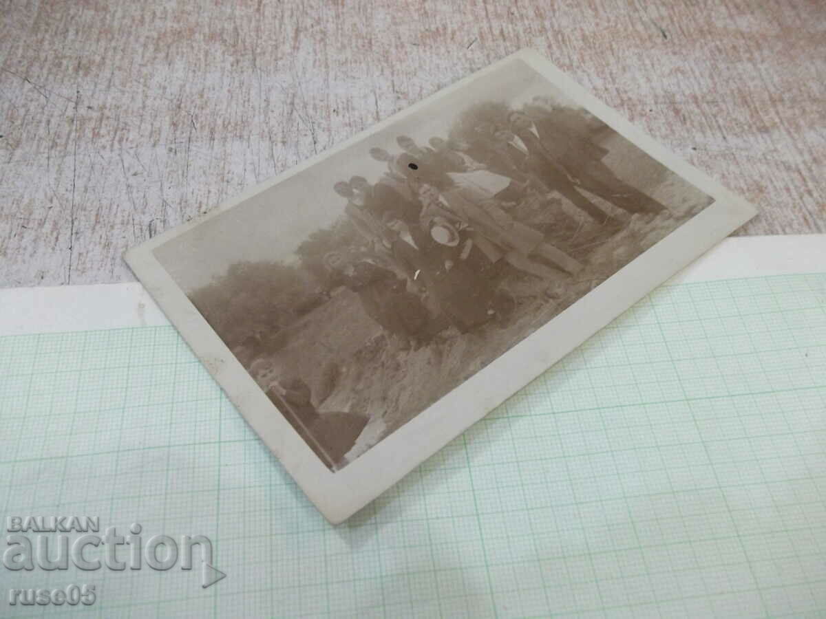 Παράδοση Παλιά φωτογραφία φίλων σε έξοδο Παράδοση Παλιά φωτογραφία φίλων σε έξοδο