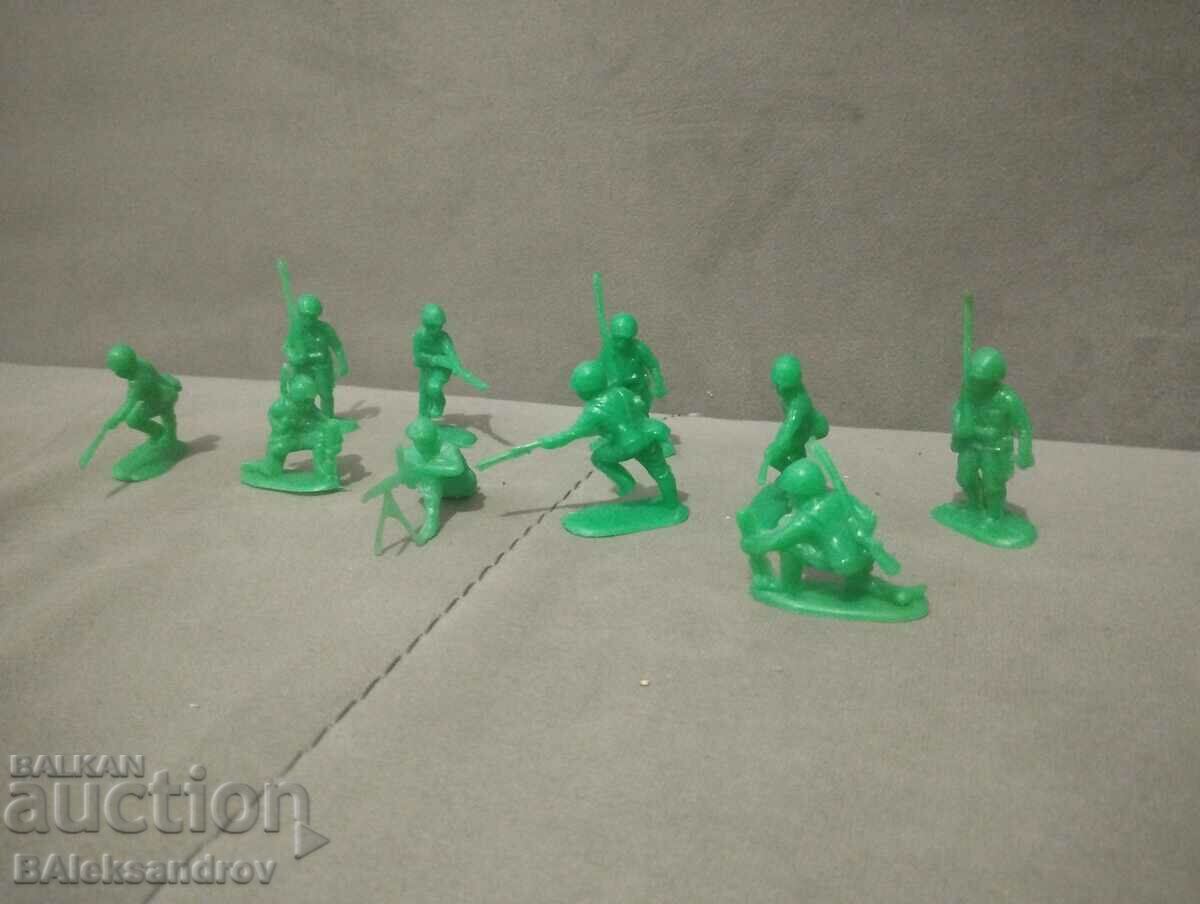 Πολλές παλιές φιγούρες πράσινοι στρατιώτες με τιμή 15.00 BGN | € 7.67 Πολλές παλιές φιγούρες πράσινοι στρατιώτες με τιμή 15.00 BGN | € 7.67