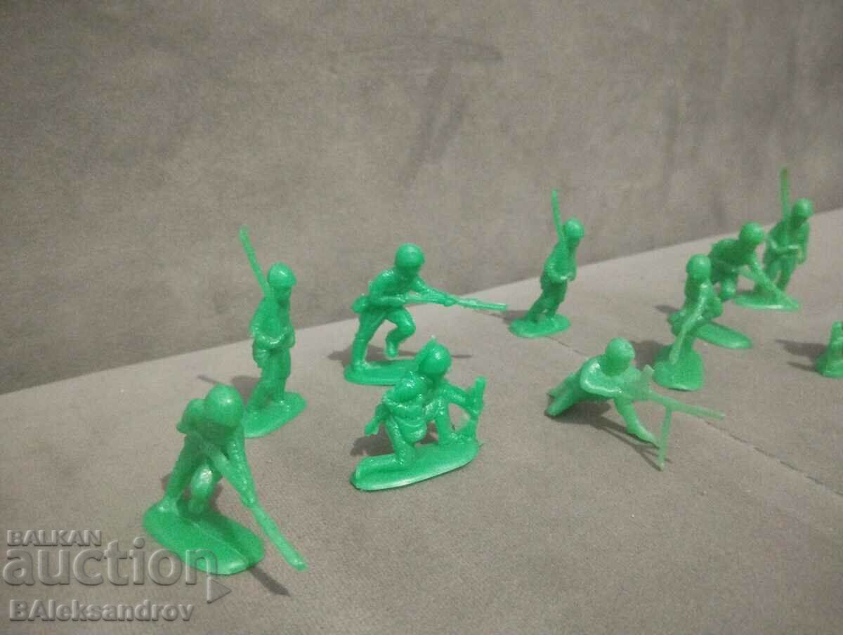 Δημοπρασία Πολλές παλιές φιγούρες πράσινοι στρατιώτες Δημοπρασία Πολλές παλιές φιγούρες πράσινοι στρατιώτες