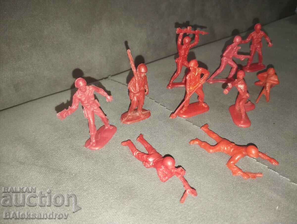 Auction Lot of old figures soldiers red Auction Lot of old figures soldiers red