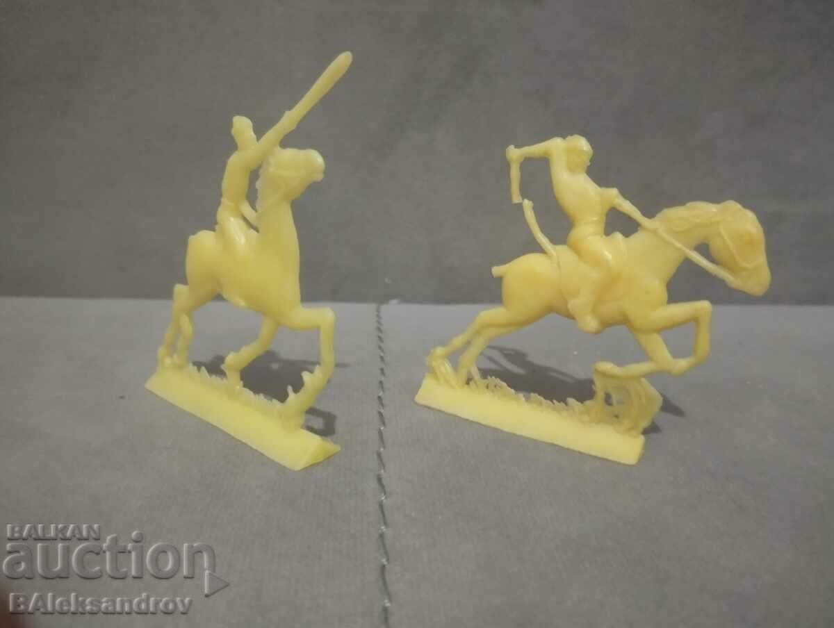 Delivery of Lot of old conic figures