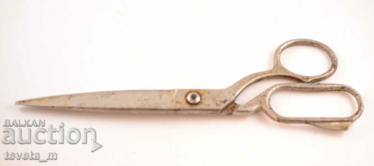 Antique scissors, fabric scissors with price 5.00 BGN | € 2.56 Antique scissors, fabric scissors with price 5.00 BGN | € 2.56