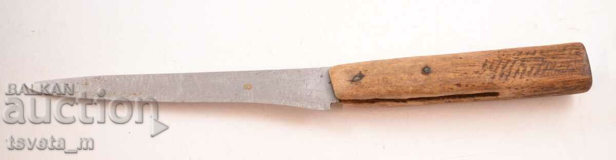 Antique knife with a wooden handle with price 4.00 BGN | € 2.05 Antique knife with a wooden handle with price 4.00 BGN | € 2.05