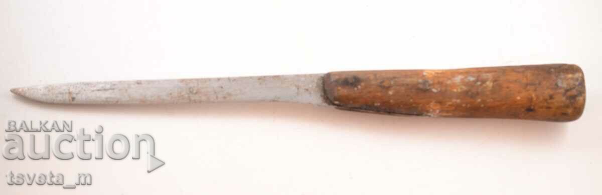 Antique knife with a wooden handle with price 4.00 BGN | € 2.05 Antique knife with a wooden handle with price 4.00 BGN | € 2.05