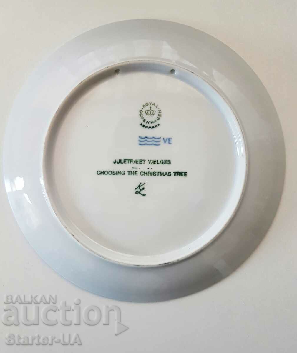 Farfuria de Crăciun regală din Copenhaga din 1979. cu preț 10.00 BGN | € 5.11 Farfuria de Crăciun regală din Copenhaga din 1979. cu preț 10.00 BGN | € 5.11