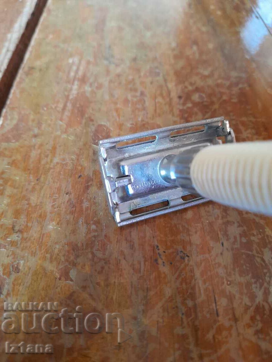 Old Gillette razor - 6 Old Gillette razor - 6