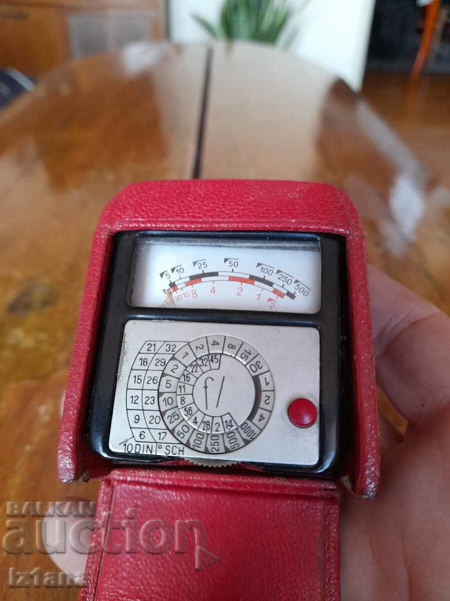 Old light meter with price 37.00 BGN | € 18.92 Old light meter with price 37.00 BGN | € 18.92