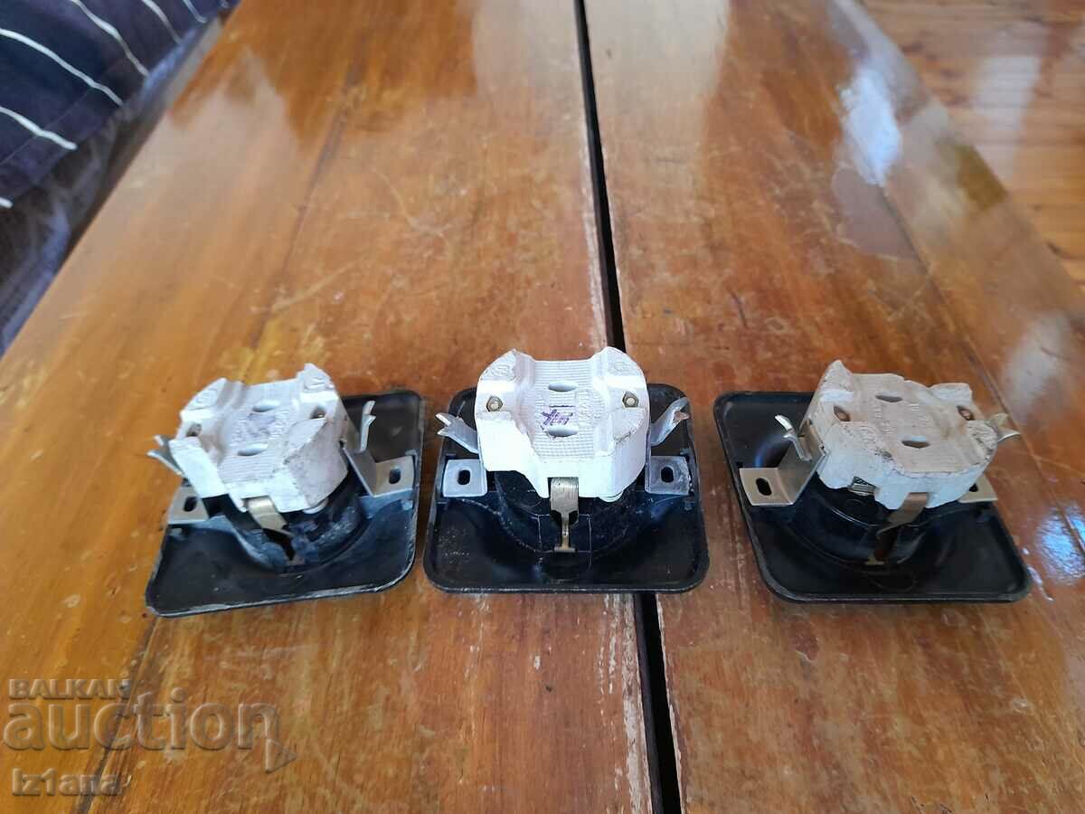 Old electrical outlet, contacts with price 37.00 BGN | € 18.92 Old electrical outlet, contacts with price 37.00 BGN | € 18.92