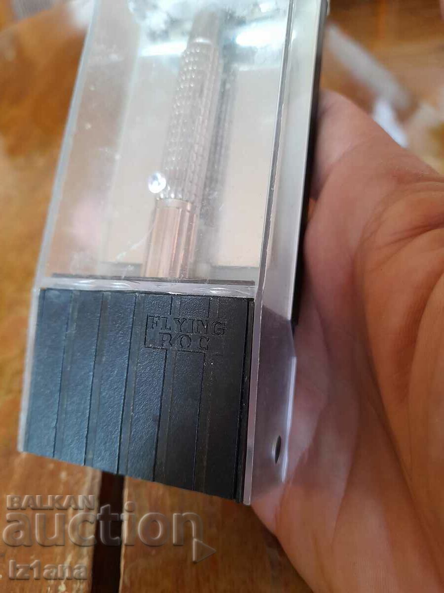 Παλιό ξυράφι Flying Roc με τιμή 32.00 BGN | € 16.36 Παλιό ξυράφι Flying Roc με τιμή 32.00 BGN | € 16.36