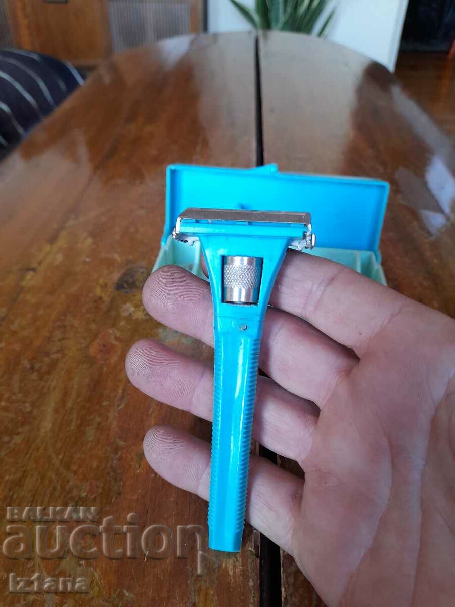 Δημοπρασία Ένα παλιό ξυράφι Δημοπρασία Ένα παλιό ξυράφι