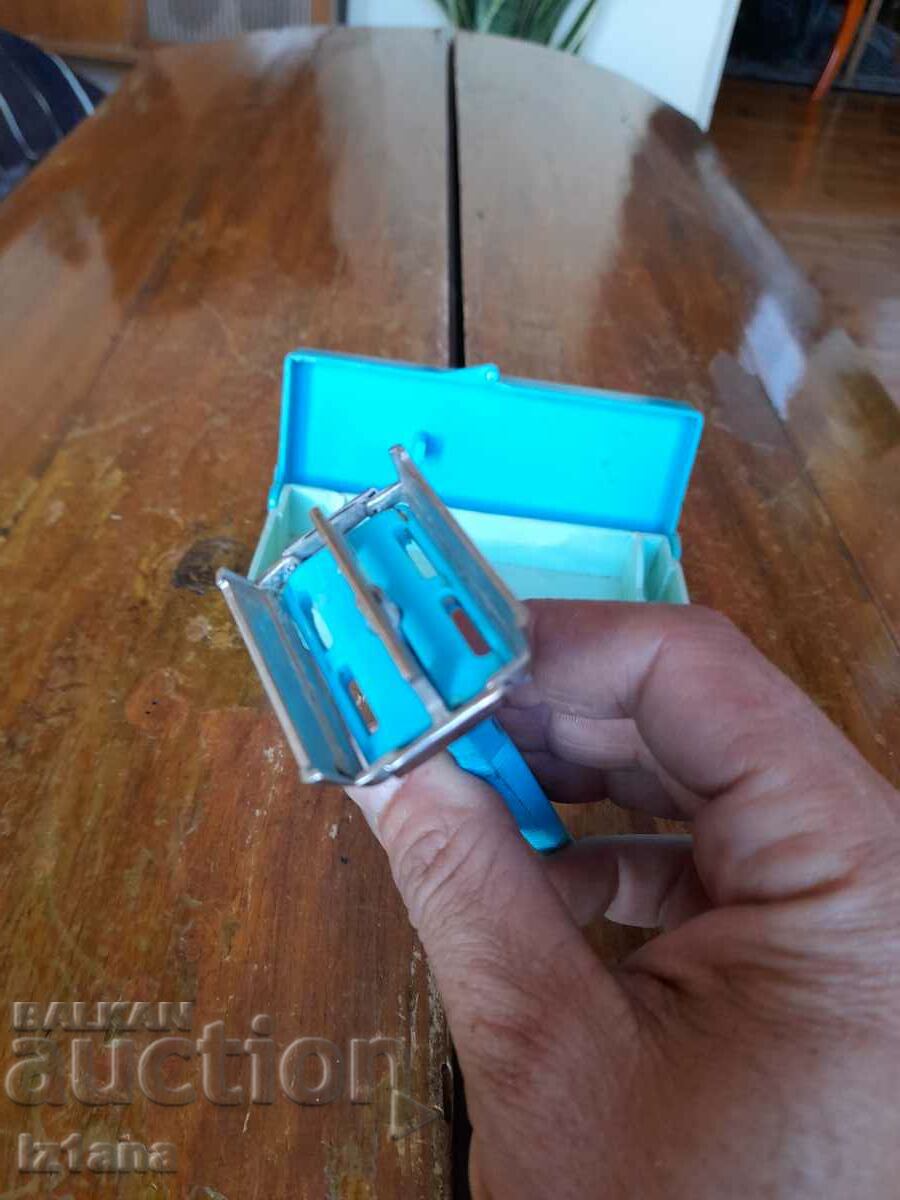 Ένα παλιό ξυράφι - 6 Ένα παλιό ξυράφι - 6